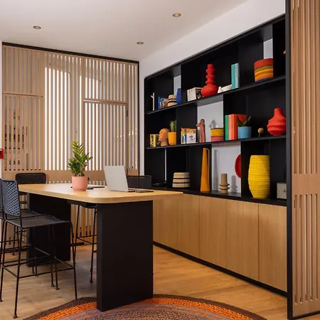 מלון Korner Eiffel 3*