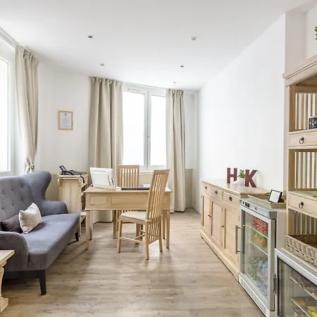 Korner Eiffel מלון