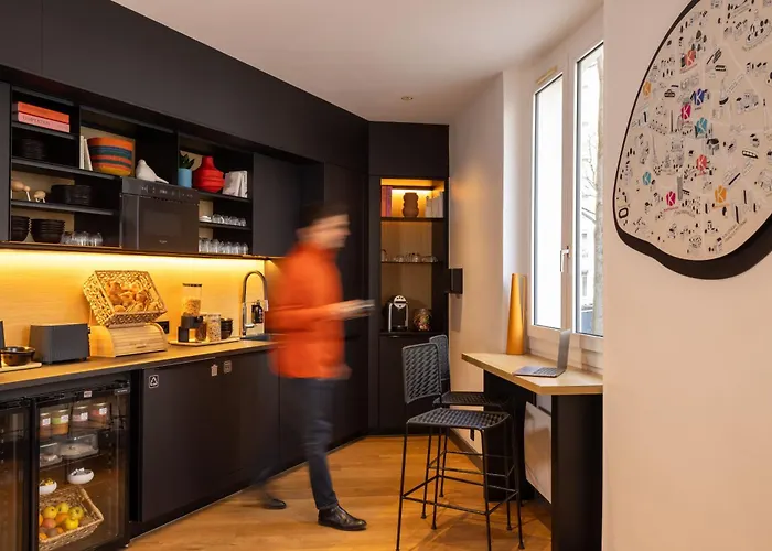 ホテル コーナー エッフェル パリ