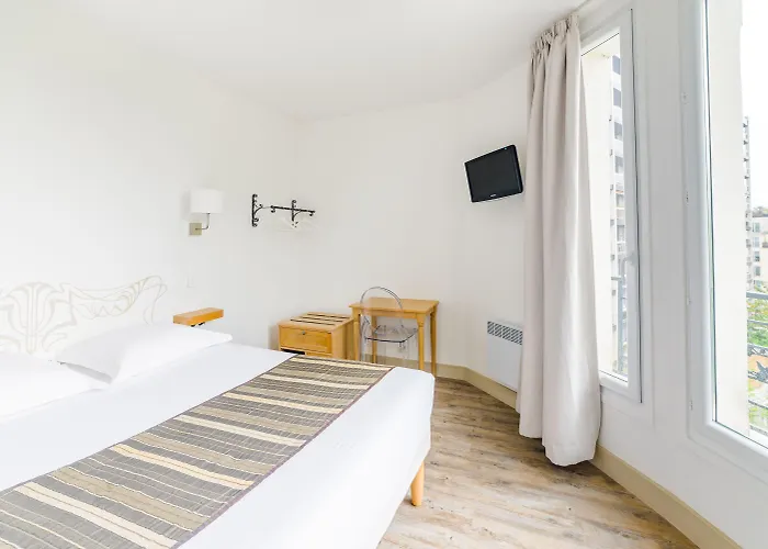 Korner Eiffel Hotel 3*