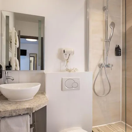 Korner Eiffel Hotel 3*