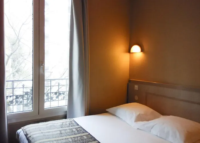 쾨르너 에펠 3* 파리